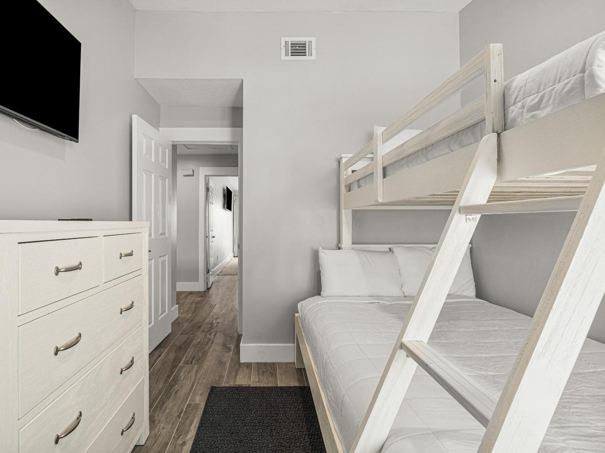 Beachside West Apartment *