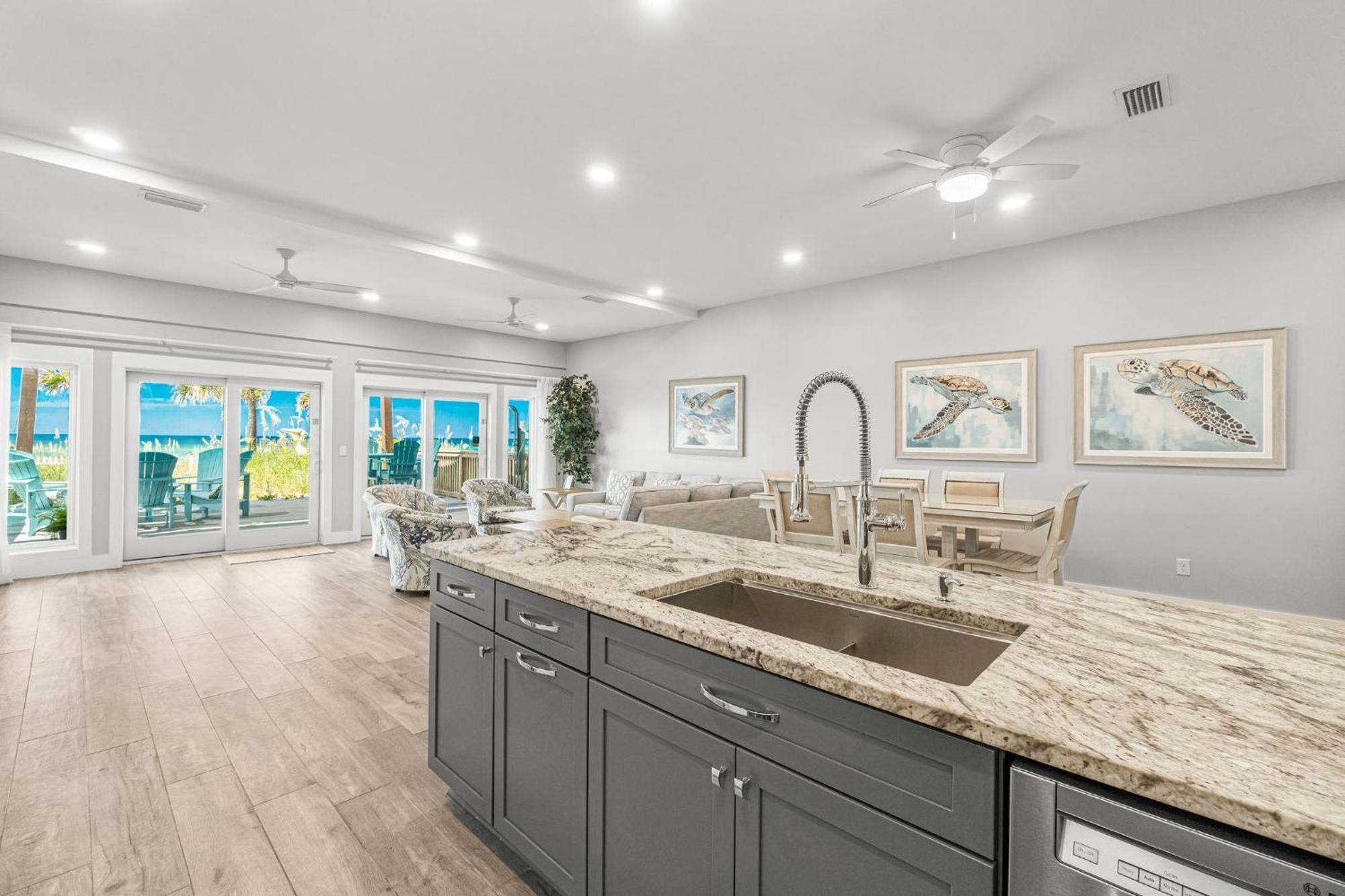 Beachside West Apartment *